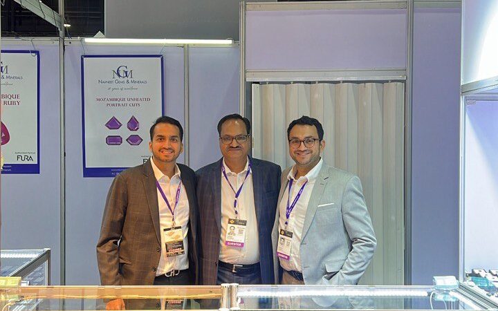 Buying-At-Bangkok-Gem-Fair